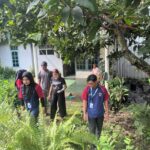 Penyisiran Jumantik oleh mahasiswa KKN dan Pemuda di Rt 03 Rw02 Desa Kalongan (Sumber Foto: Candra)