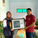 Penyerahan Peta Persebaran Perdagangan dan Jasa/UMKM