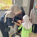Dukung Kesehatan Ibu dan Anak, Mahasiswa KKN UPGRIS Ikut Sukseskan Posyandu